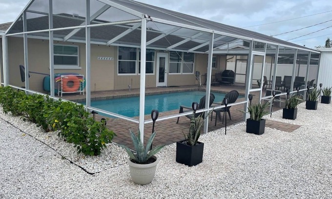 Venice Gardens Casa | Contemporary Remodeled, minutes from beach!