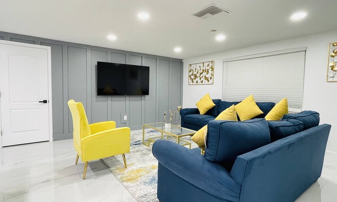 Temple Crest Casa | Contemporary Retreat In Tampa.