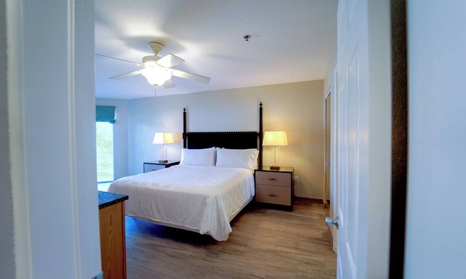 Crystal Harbour Complejo | Contemporary Seaside Retreat! Beachfront Property, Island View, Outdoor Pool