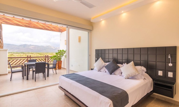 San Pedro Mixtepec Complejo | Contemporary Studio Suite w/ Resort Amenities & Steps from the beach!