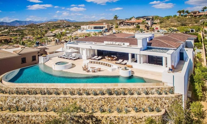 Ampliación Juárez Villa | Contemporary Styled Six Bedroom Villa