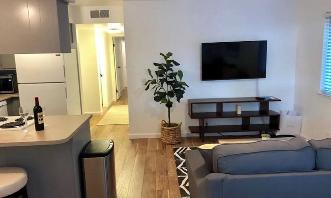 Chico Apartamento | Contemporary Suite in the Heart of Downtown Chico