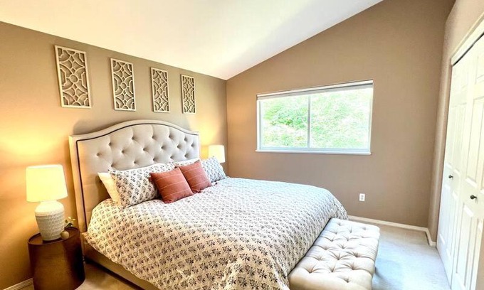 Turnagain Casa | Contemporary Turnagain Townhome