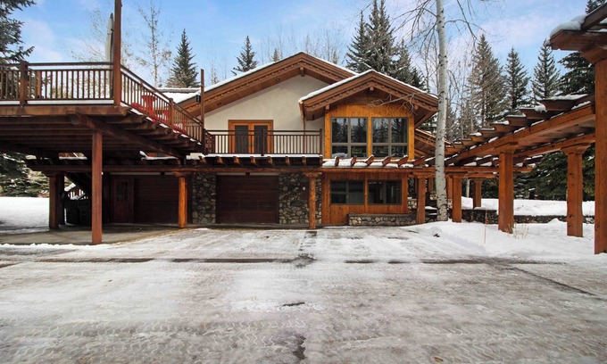 Ketchum Casa | Contemporary Tyrolean Haven: Spacious 6-Bedroom Retreat in Sun Valley