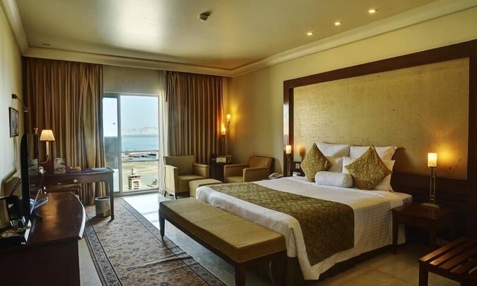 Gulshan-e-Iqbal Casa | Continental Guest house