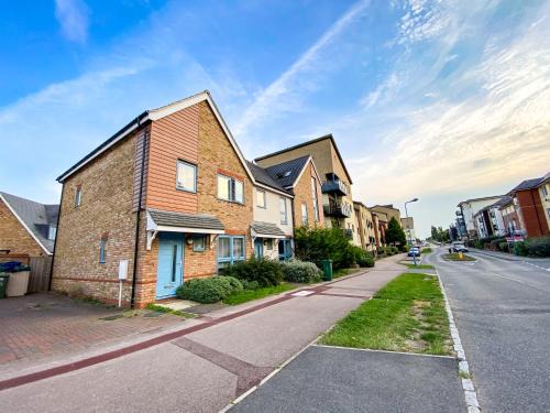 Milton Keynes Casa | Contractor Accommodation Specialist, 3 bedroom house with FREE Parking, Wifi & Netflix!