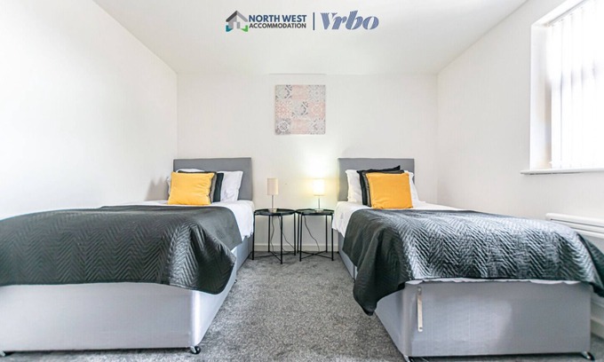 St Helens Condominio | Contractor/Corporate Stays – Full Amenities, Near Liverpool and Warrington