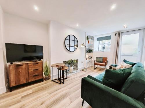 Exeter Apartamento | Contractor-Friendly 2-Bed Apartment - Fast WiFi and Free Overnight Parking