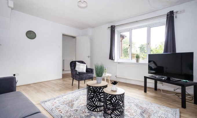 Bradley Stoke Casa | Contractor’s Haven in Patchway
