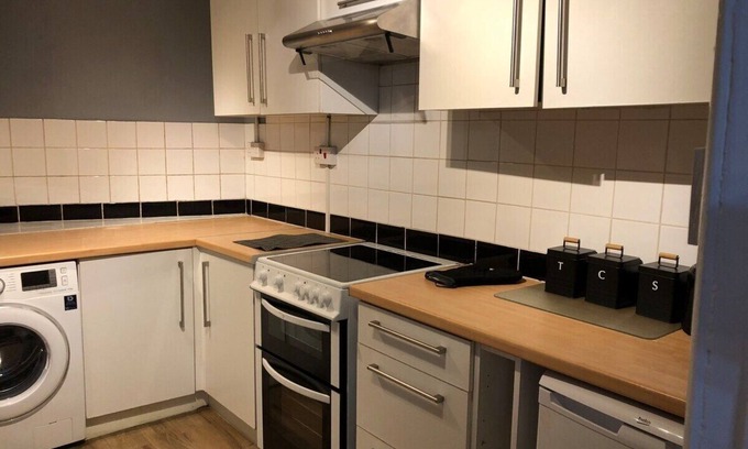 Wellingborough Casa | Contractors Grove 2 Bed House Town Centre Location