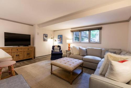 Vail Casa | Convenience and Style, Two Q Beds