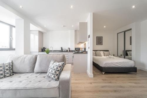 Barnt Green Apartamento | Convenience Studio in Solihull with Parking NEC & Airport