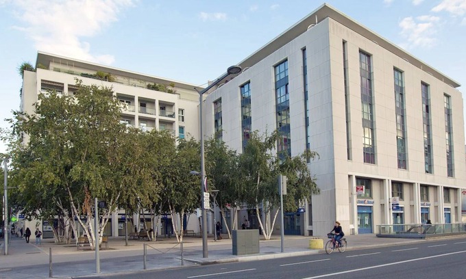 7th Arrondissement Apartamento | Convenient 1BR Apartment: Near Train Stations