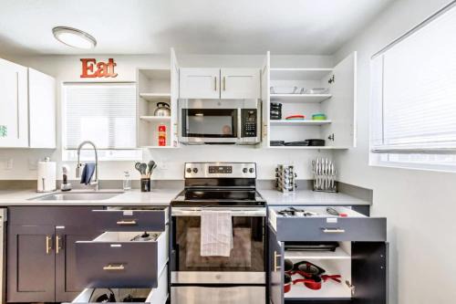 Sugar House Apartamento | Convenient 2BR Apt w Covered Parking SLC