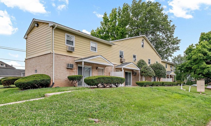 Highspire Apartamento | Convenient 2BR with Comfy Sofa and TV