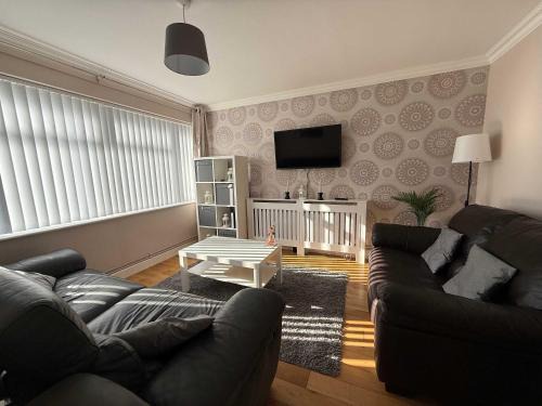 Luton Casa | Convenient 3 Bedroom House with Garden in Luton