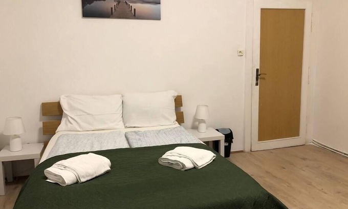 Brigittenau Apartamento | Convenient 3BR Apt. near Danube & Millenium Tower