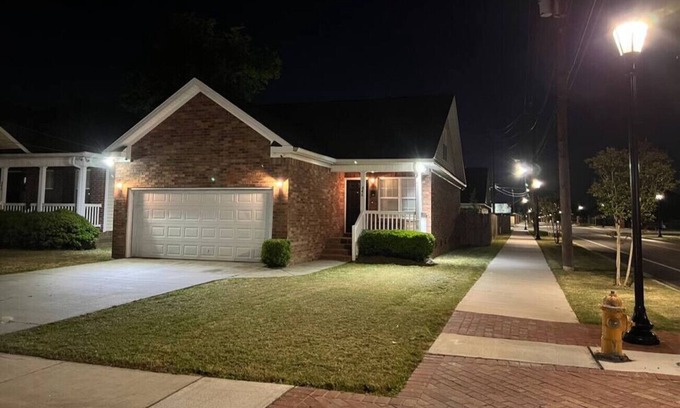 Augusta Casa | Convenient 4B/3b home & 2 car garage