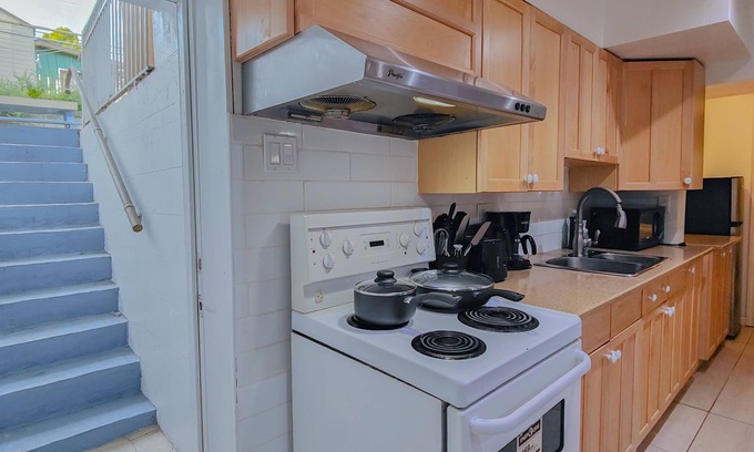 Renfrew-Collingwood Casa | Convenient and Cozy Suite for Your Vancouver Trip