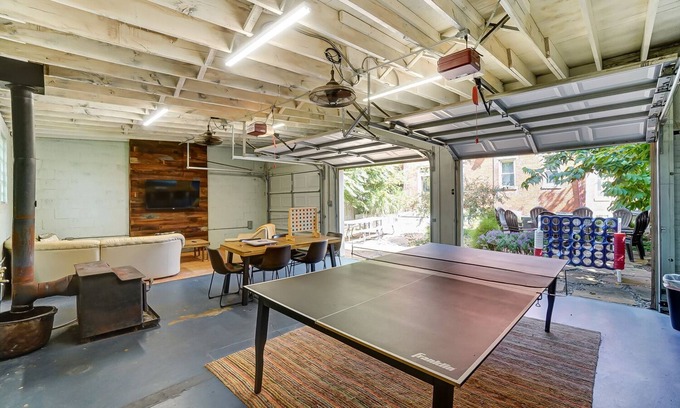 Cincinnati Casa | Convenient Cincy Boho Large Group Vacation Rental