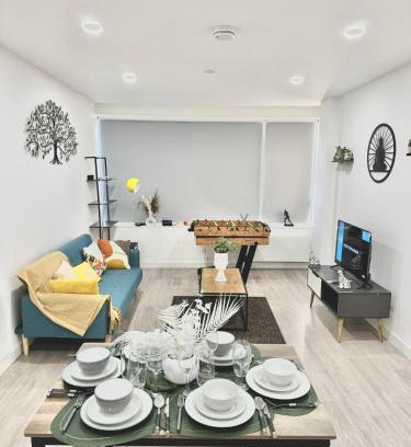 Bracknell Apartamento | Convenient Contractor & Family Stay - 5 Guests, Pets Welcome, Parking Included!