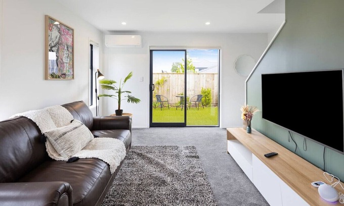 Trentham Casa | Convenient & Cozy 2BR Retreat - Oliver Place