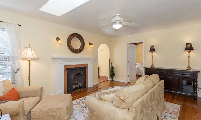 Sylvan Heights Casa | Casa tranquila y acogedora; a pie de Main St Hendersonville, Greenway Trail, restaurantes