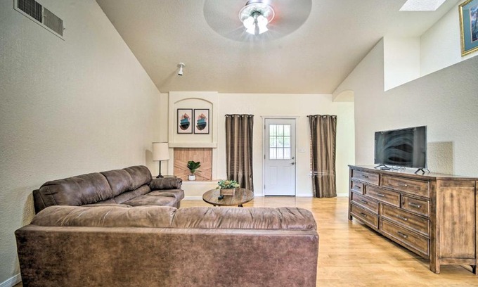 Las Cruces Casa | Convenient Las Cruces Home with Patio and Grill!