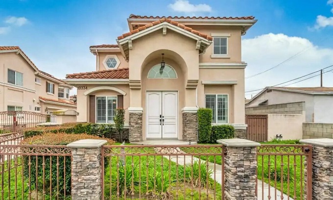 South el Monte Casa | Convenient Located Warming Large 4 Bedroom 3 Bath Home Near DTLA over 2,100 SF