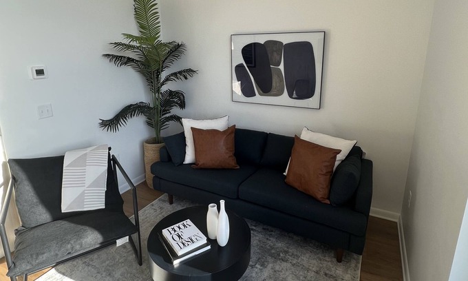 Jonesboro Apartamento | Convenient loft with gated parking & 24/7 gym