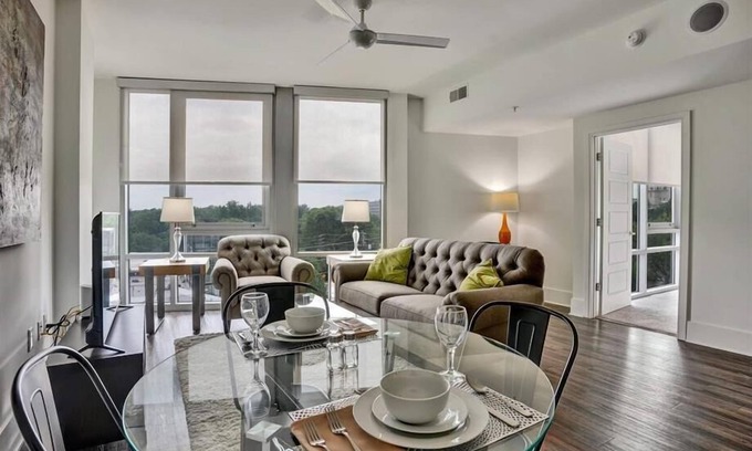 Garden Hills Apartamento | Convenient Luxury | 1BR w Deck/Spa/Pool | Buckhead