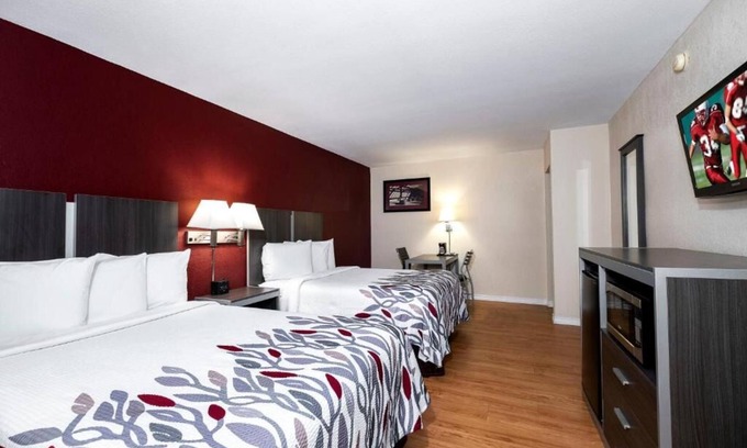 Westfield Hotel | Convenient Room Ideal for Budget Travelers near Houston's Top Attractions