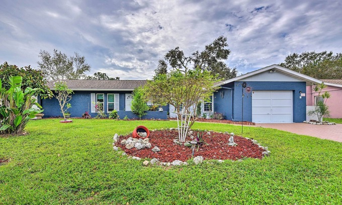 Whitfield Apartamento | Convenient Sarasota Studio w/ Lush Backyard!