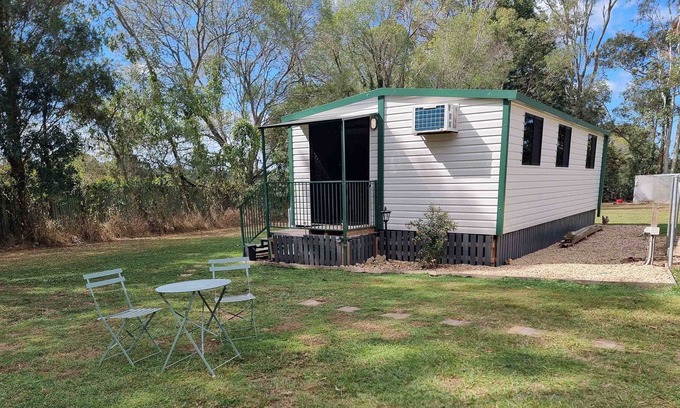 Burbank Cabina | Convenient/ secluded 2 bedroom cabin on luxury acreage
