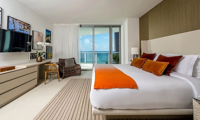 Hollywood South Central Beach Hotel | Convenient Stay in Florida, 3 Spacious Units, Pool, Walk to Hallandale Beach