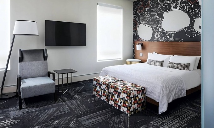 Downtown Minneapolis Hotel | Convenient Stay in Minneapolis! 2 Relaxing Units, Pet-friendly Property!