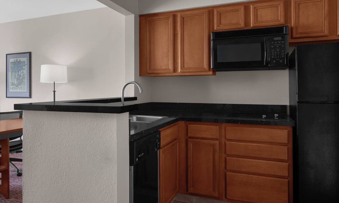 Downtown Hotel | Convenient Studio w/ Fully Equipped Kitchen off San Tomas Expy - Parking