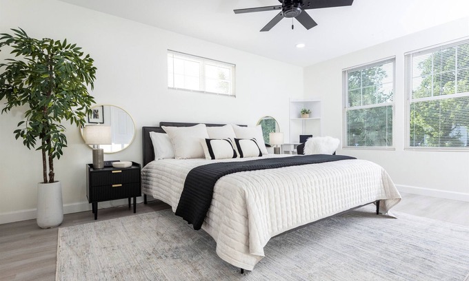 Roselawn Finance Casa | convenient to everything kingx3 free onsite parking full kitchen ping pong