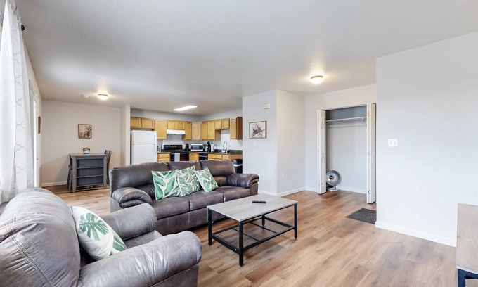 Brighton Apartamento | Convenient Two King Near Everything Fun