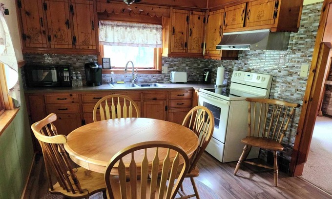 Rockwood Casa | Conveniently located between 7-Springs and Hidden Valley