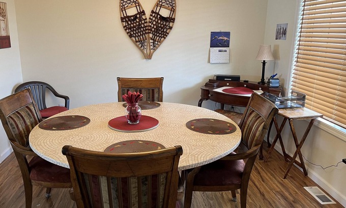 Coeur d'Alene Casa | Conveniently located, peaceful Hayden home