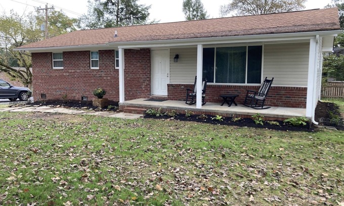 Alcoa Casa | Conveniently located to Knoxville Airport, Great Smoky Mountains, Univ. TN