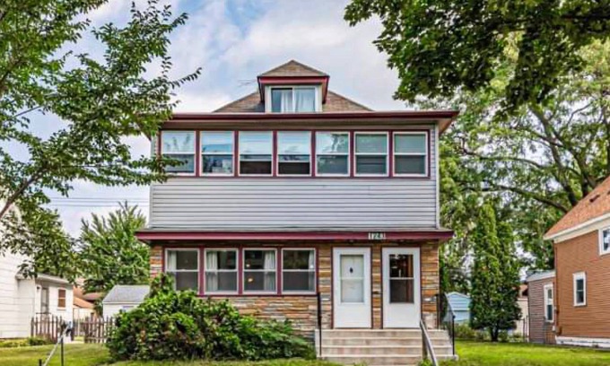 Midway Casa | Conveniently located home with full kitchen and washer/dryer