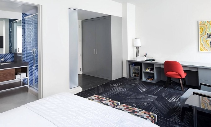Downtown Minneapolis Hotel | Conveniently To Excellent Transportation! 3 Modern Units, Pet-friendly Property!