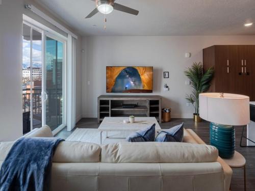 Rio Grande Apartamento | Convention Ctr Luxury 1BR Pool Gym Hot Tub