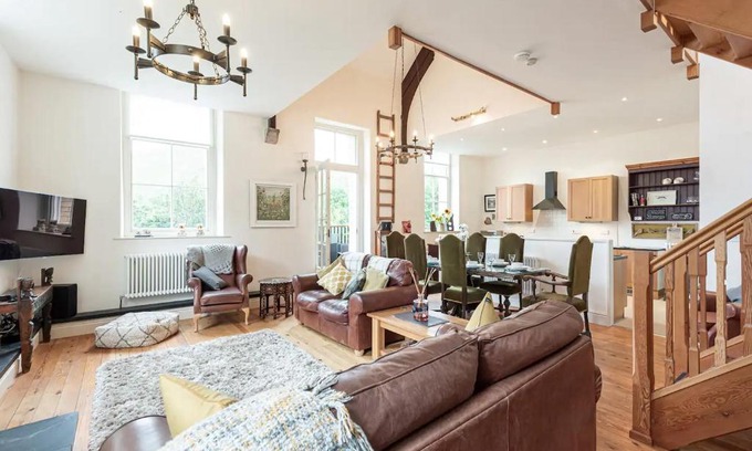 Dwygyfylchi Casa | Converted Chapel, Stunning Sea & Mountain Views!