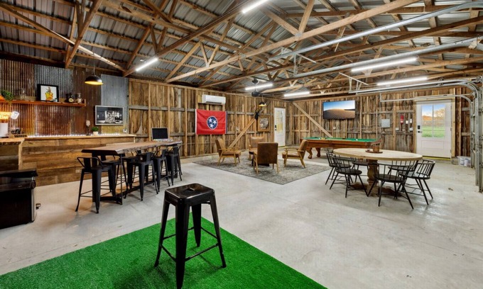 Gallatin Casa | Converted MiniFarm North of Nashville 'The Hollow'