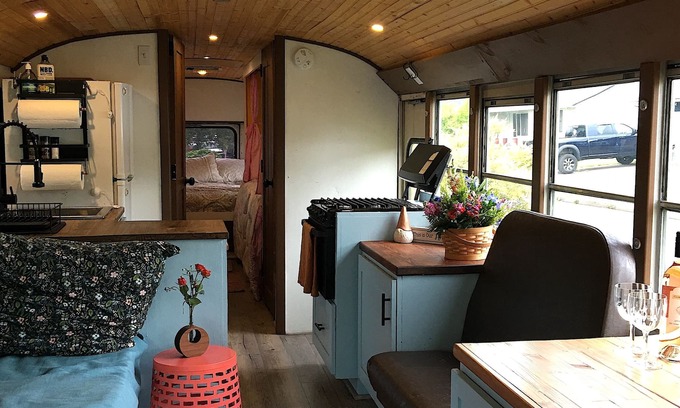 Central Oregon Casa | Converted School bus - unique suburban glamping