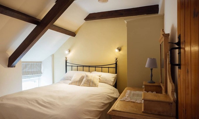 Haverfordwest Casa | Converted Stone Cottage with indoor swimming pool