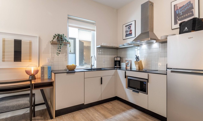 Buena Vista Apartamento | Conway D104 by AvantStay | Modern Downtown Studio, Minutes to Broadway